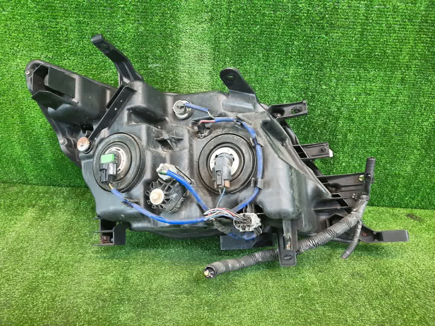 Фара левая передняя NISSAN SERENA C26 2 ракурс