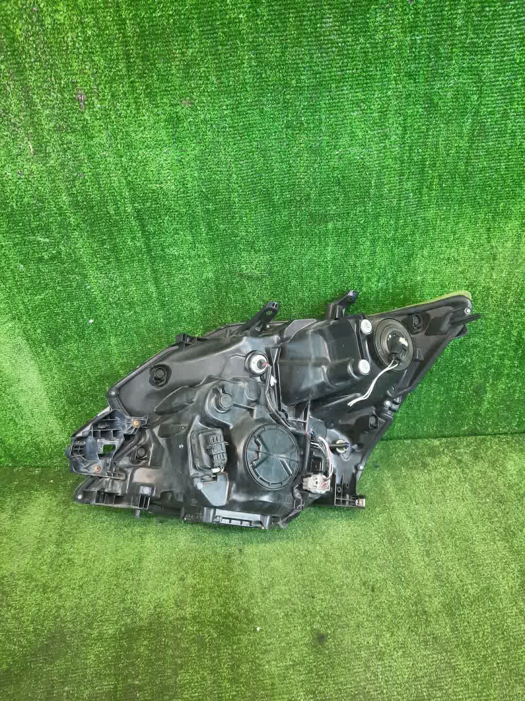 Фара правая передняя TOYOTA VELLFIRE ANH25W, GGH25W, GGH20W, ANH20W 2 ракурс Фара правая передняя TOYOTA VELLFIRE ANH25W, GGH25W, GGH20W, ANH20W 2 ракурс
