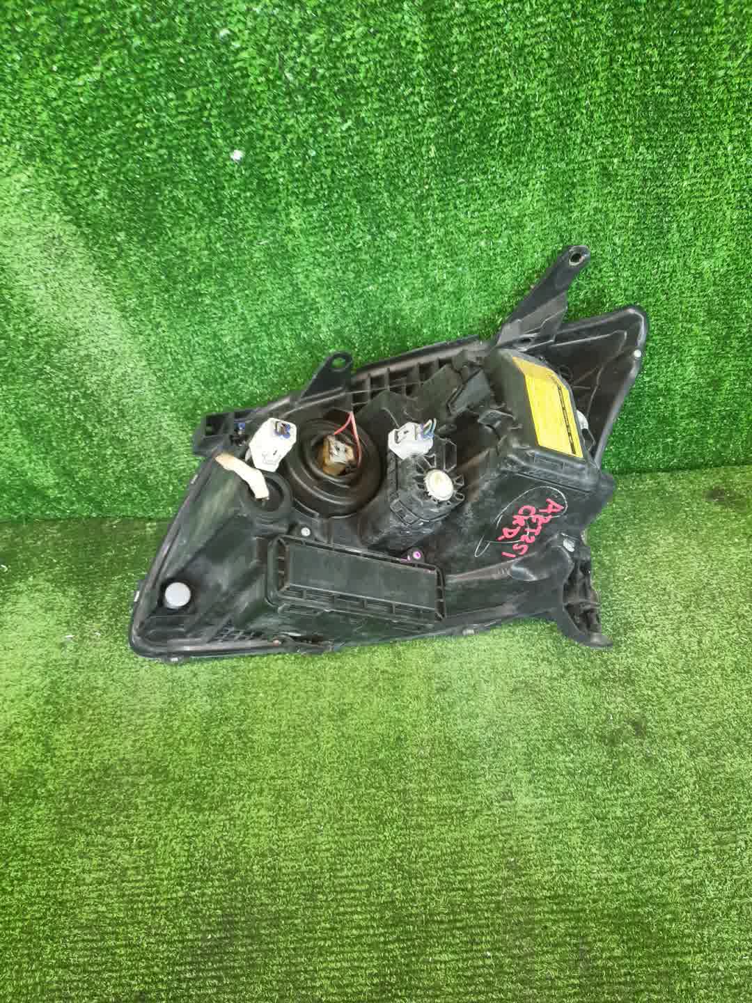 Фара правая передняя TOYOTA AVENSIS ZZT251, AZT250, AZT255, AZT251 3 ракурс
