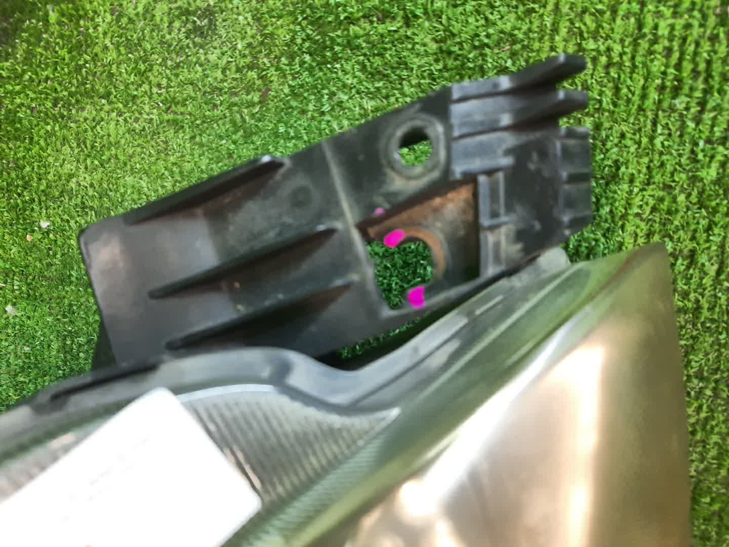 Фара правая передняя TOYOTA RACTIS NCP100, NCP105, SCP100 2 ракурс
