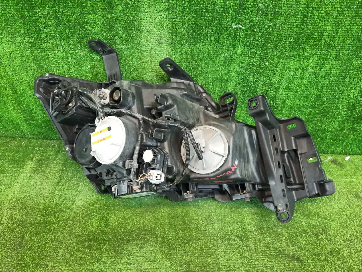 Фара левая передняя HONDA STEPWGN RK5 3 ракурс Фара левая передняя HONDA STEPWGN RK5 3 ракурс