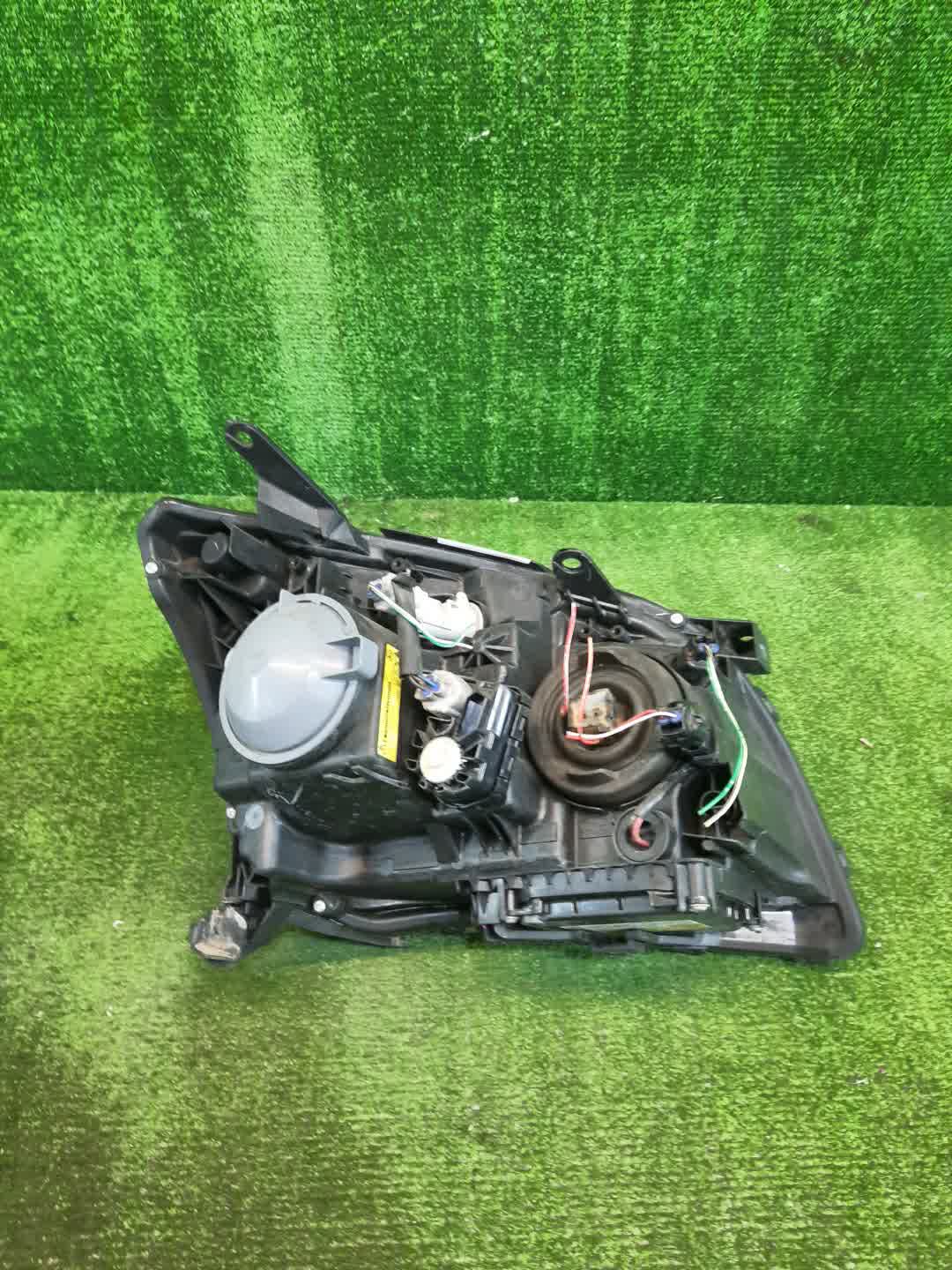 Фара левая передняя TOYOTA AVENSIS ZZT251, AZT250, AZT255, AZT251 2 ракурс