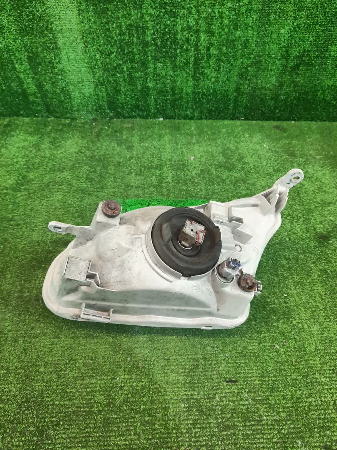 Фара правая передняя TOYOTA COROLLA SPACIO AE111N 3 ракурс