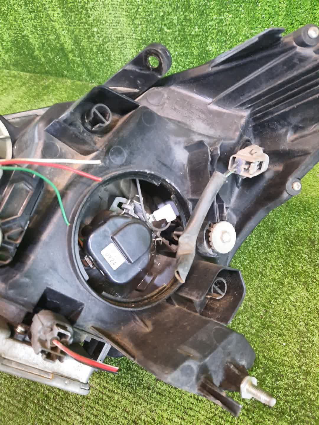 Фара правая передняя MITSUBISHI GRANDIS NA4W 4 ракурс