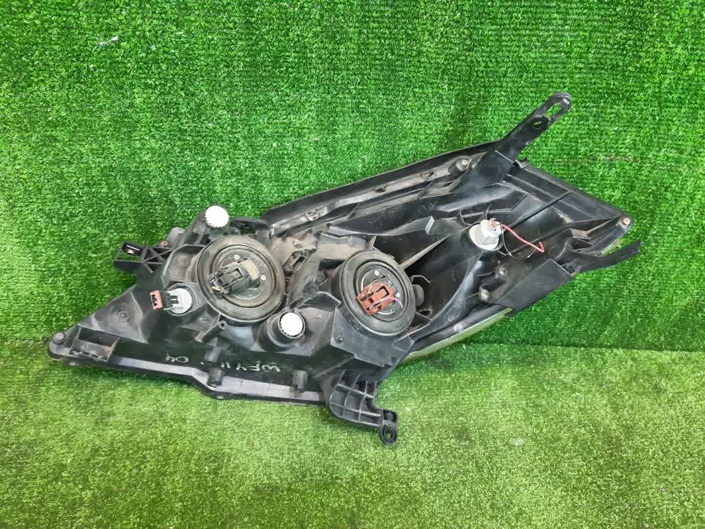 Фара правая передняя NISSAN WINGROAD Y11 2 ракурс