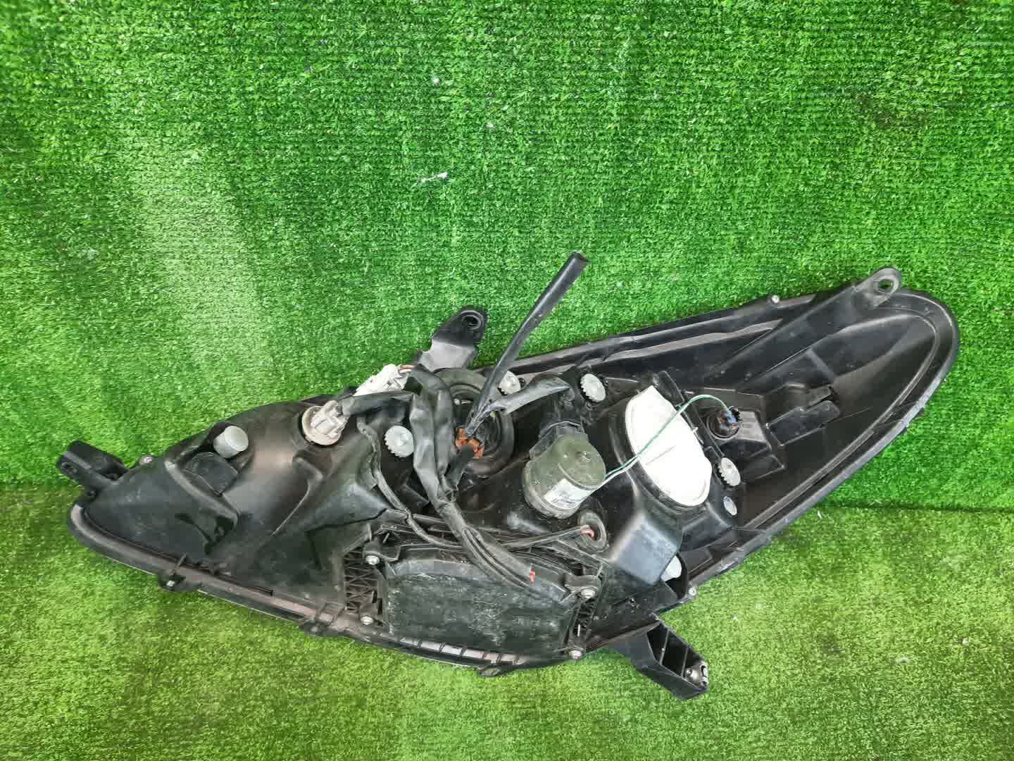 Фара правая передняя TOYOTA WINDOM MCV30 4 ракурс