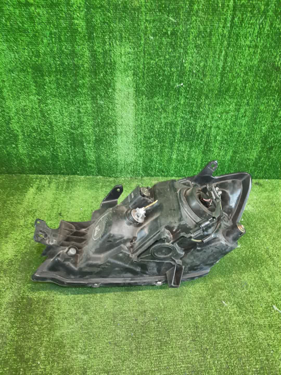 Фара правая передняя MITSUBISHI LANCER CEDIA, LANCER CS3W, CS9W, CS9A, CS1A, CS2A, CS2W, CS5W, CS5A, CS3A, CS6A, CS2V 2 ракурс