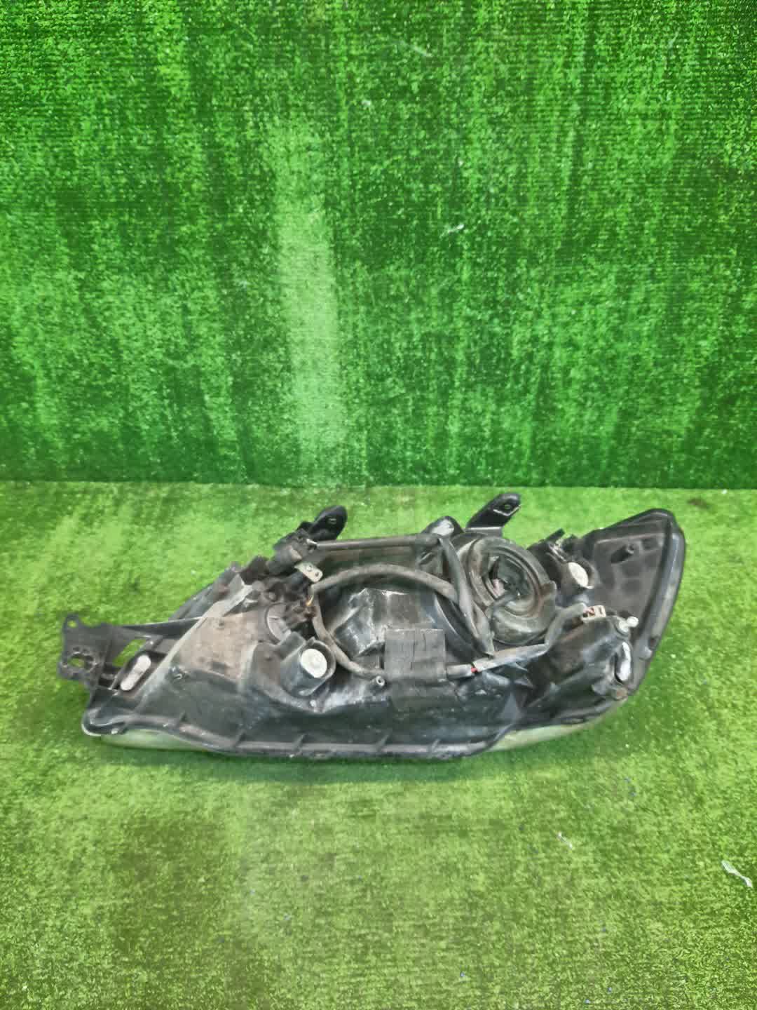 Фара правая передняя MITSUBISHI LANCER CEDIA, LANCER CS3W, CS9W, CS9A, CS1A, CS2A, CS2W, CS5W, CS5A, CS3A, CS6A, CS2V 2 ракурс