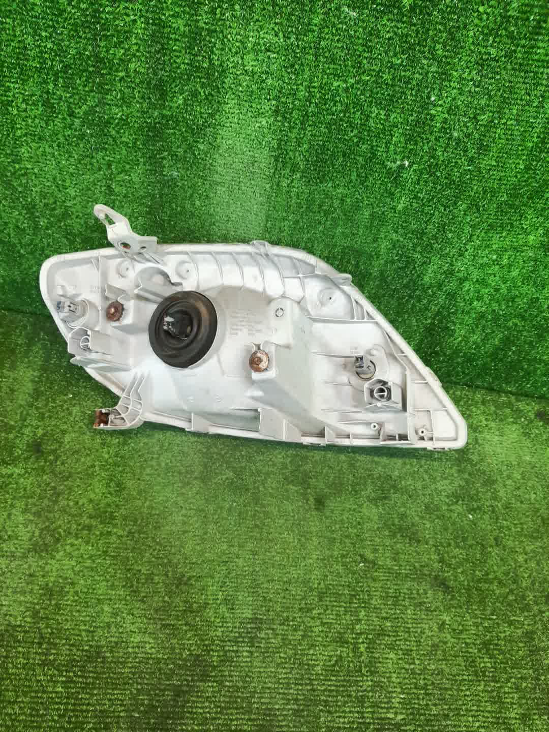 Фара левая передняя TOYOTA COROLLA, COROLLA FIELDER ZZE124, NZE121, NZE120, ZZE122, NZE124, CE121, NZE121G, ZZE123G, ZZE124G, ZZE122G, NZE124G , 1NZ-FE, 1ZZ-FE 2 ракурс