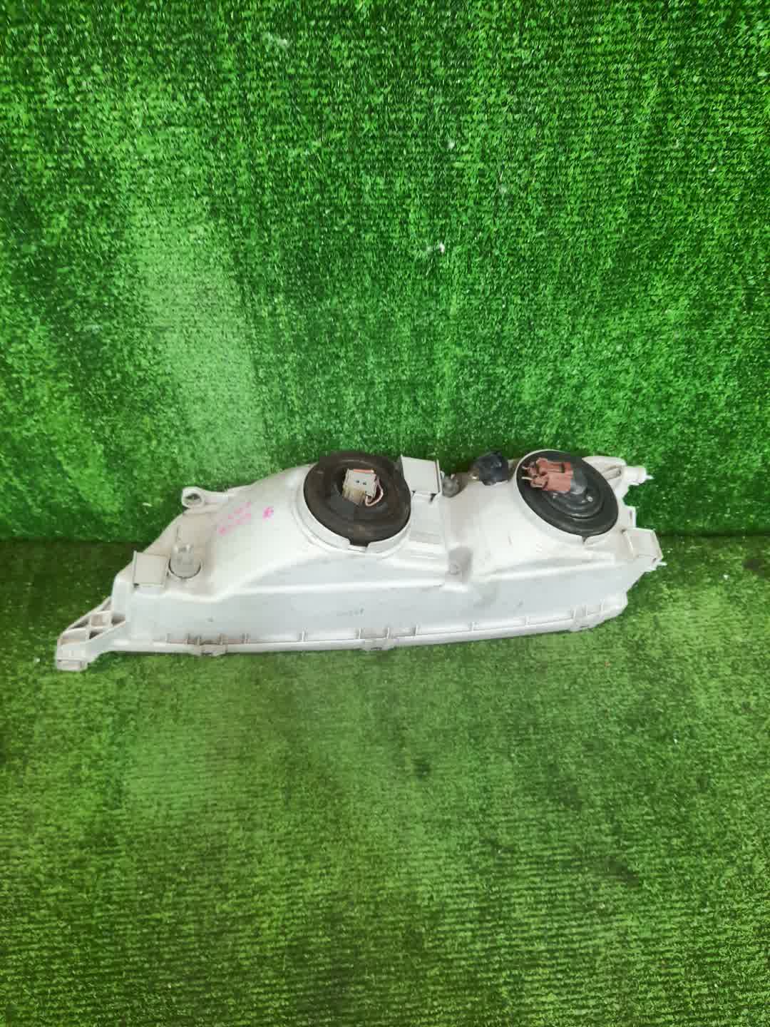 Фара правая передняя TOYOTA MARK II GX100, JZX100, JZX101, LX100, GX105, JZX105, SX100 3 ракурс