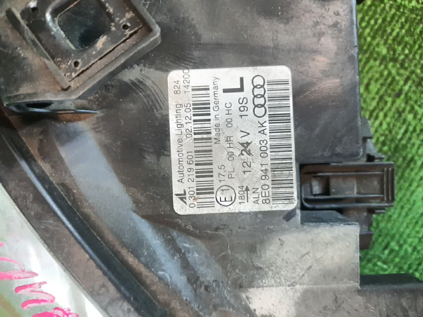 Фара левая передняя AUDI A4 8ED, 8E, 8HE, 8H7, 8E5, 8EC, B7, B6 3 ракурс