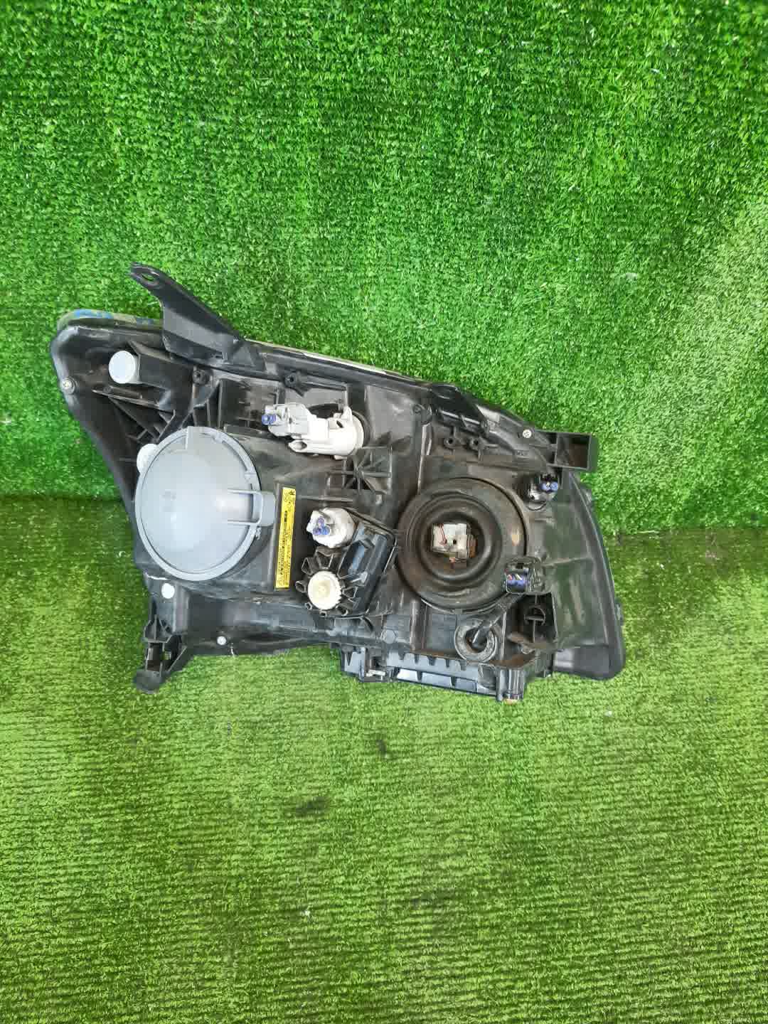 Фара левая передняя TOYOTA AVENSIS ZZT251, AZT250, AZT255, AZT251 3 ракурс