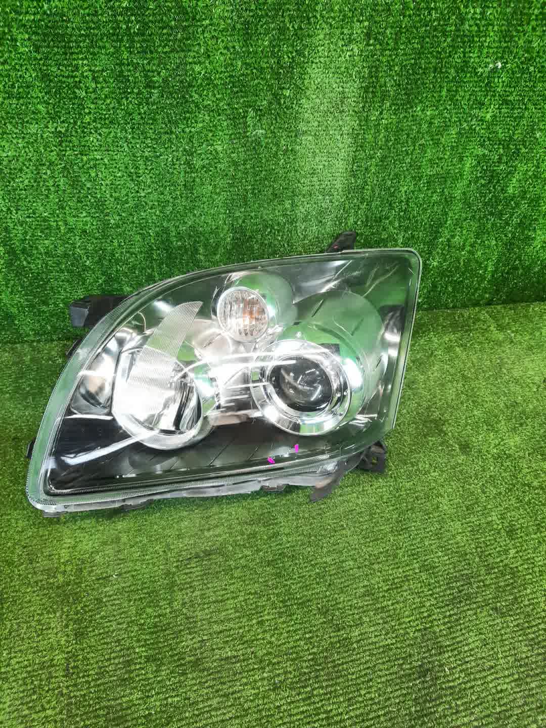 Фара левая передняя TOYOTA AVENSIS ZZT251, AZT250, AZT255, AZT251 1 ракурс