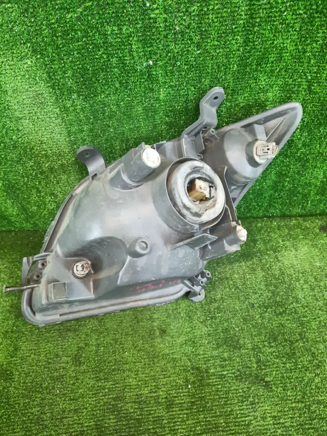 Фара правая передняя TOYOTA IST NCP60, NCP65, NCP61 2 ракурс