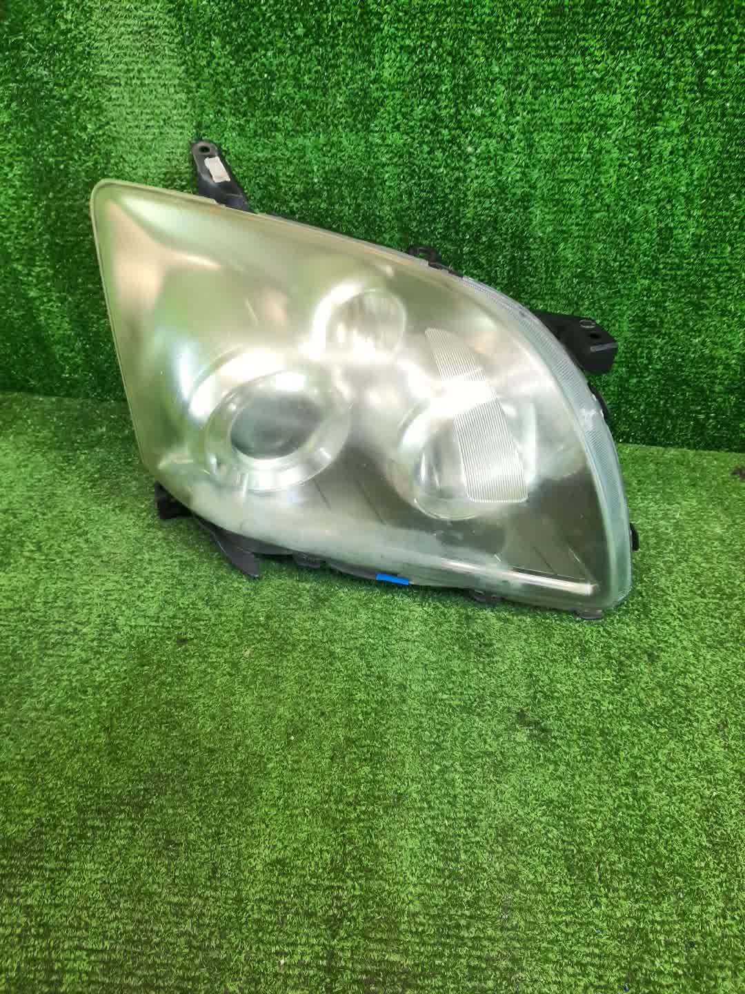 Фара правая передняя TOYOTA AVENSIS ZZT251, AZT250, AZT255, AZT251 1 ракурс