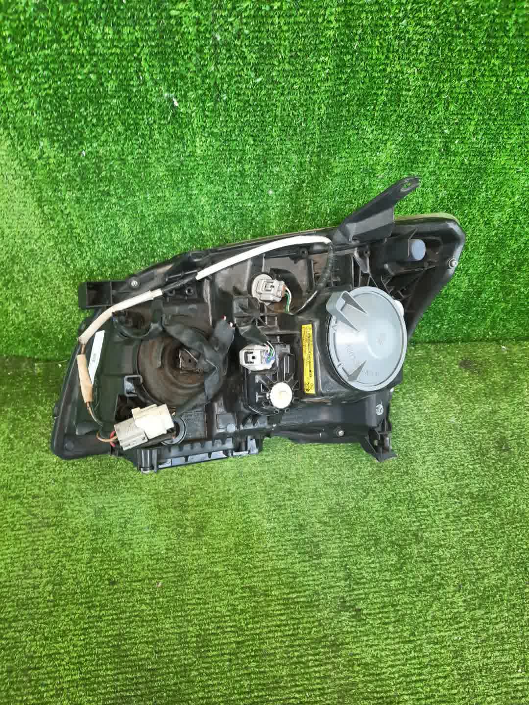 Фара правая передняя TOYOTA AVENSIS ZZT251, AZT250, AZT255, AZT251 2 ракурс