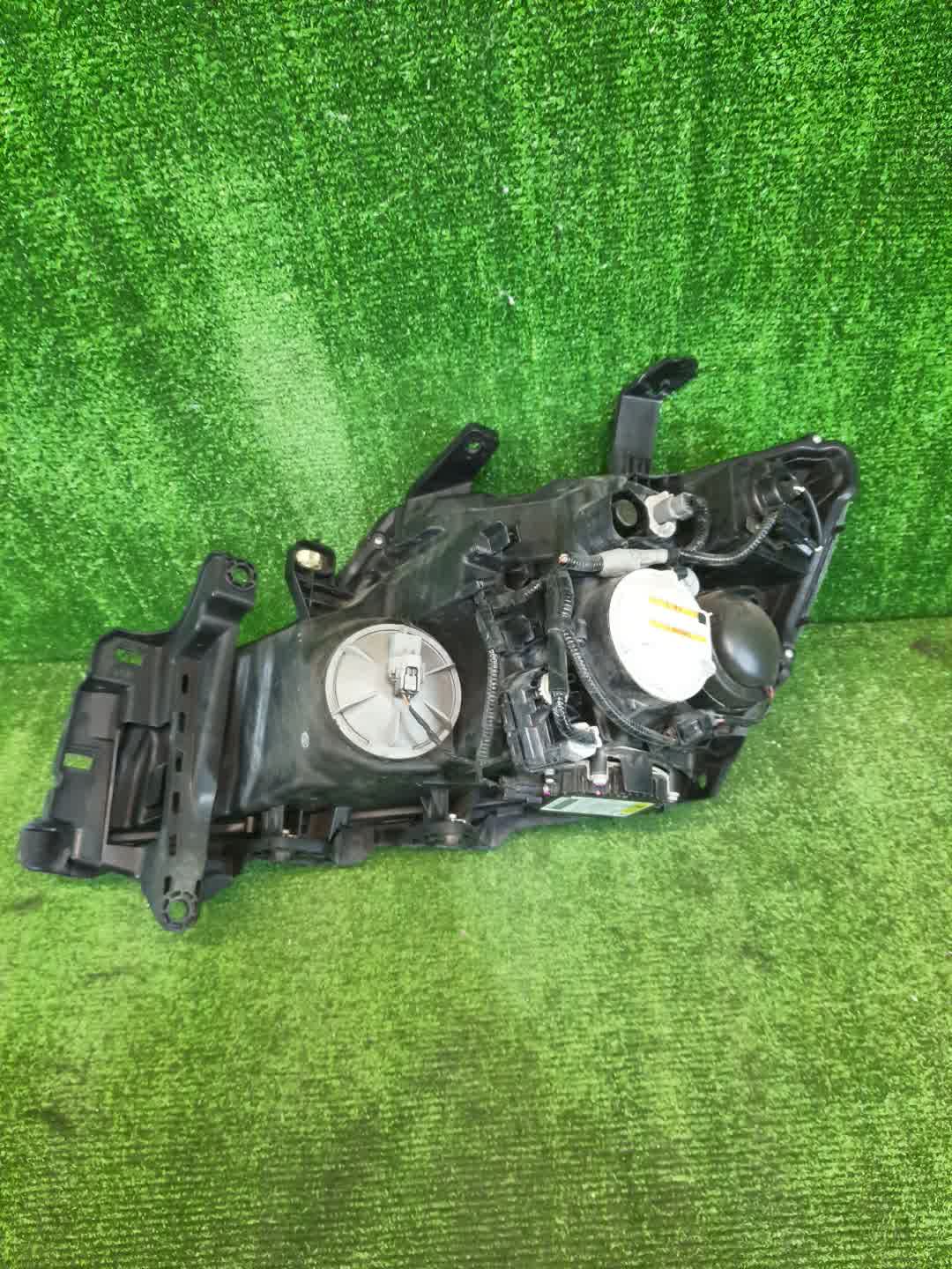 Фара правая передняя HONDA STEPWGN RK5 3 ракурс