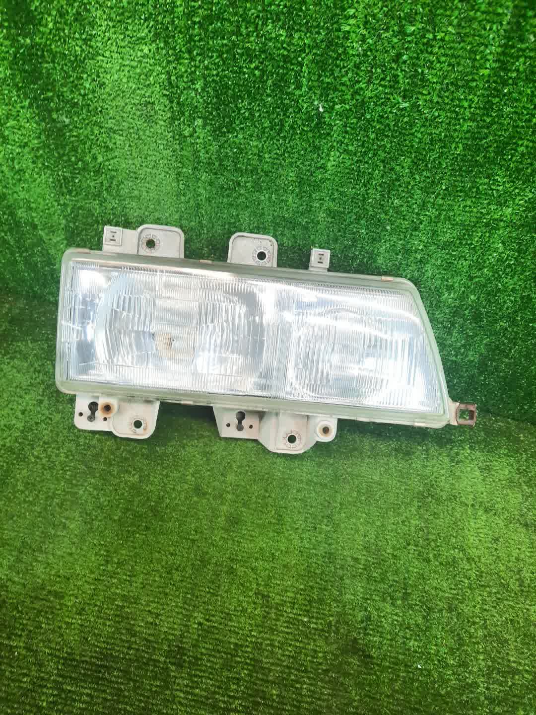 Фара правая передняя ISUZU ELF NKR69 1 ракурс