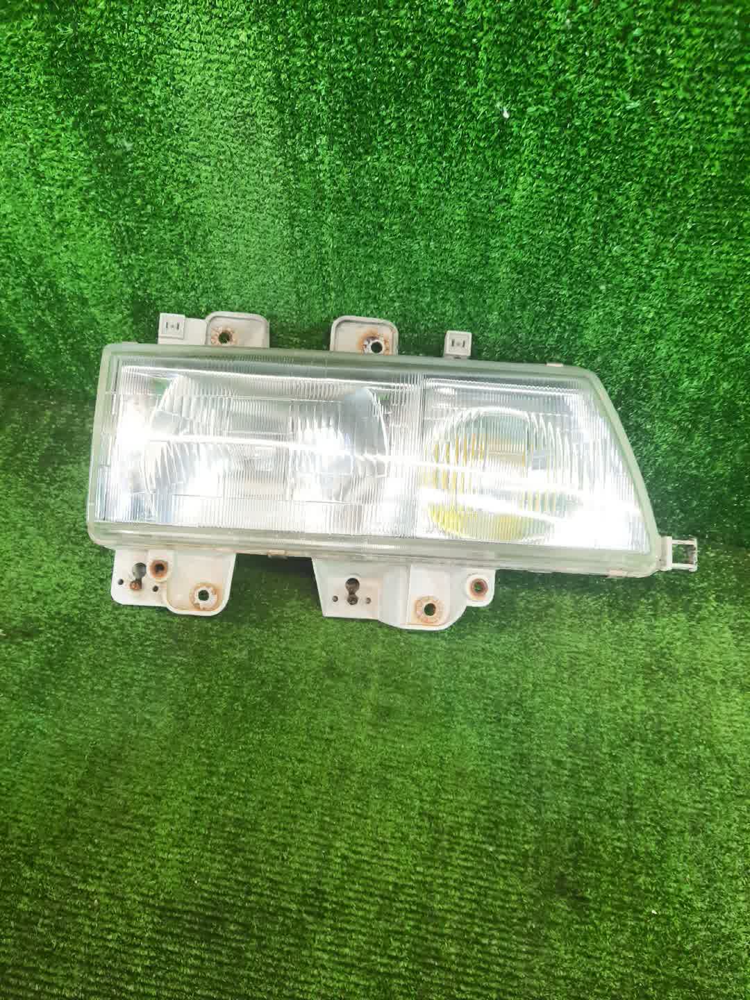 Фара правая передняя ISUZU ELF NKR69 1 ракурс