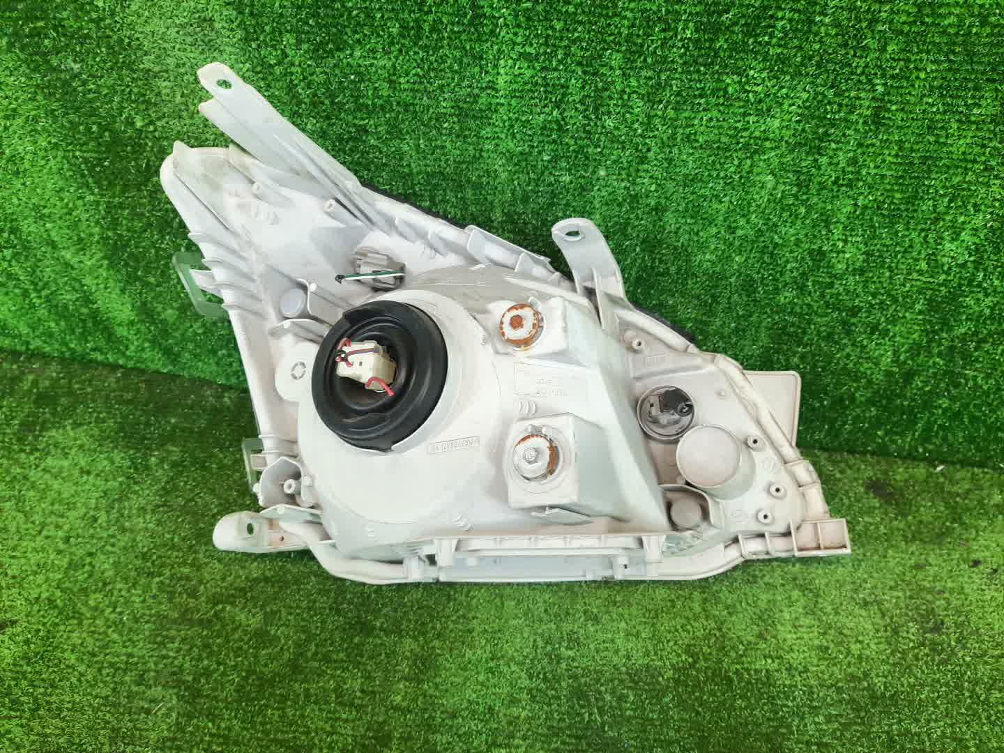 Фара левая передняя TOYOTA PREMIO ZZT240, NZT240, AZT240, ZZT245 2 ракурс