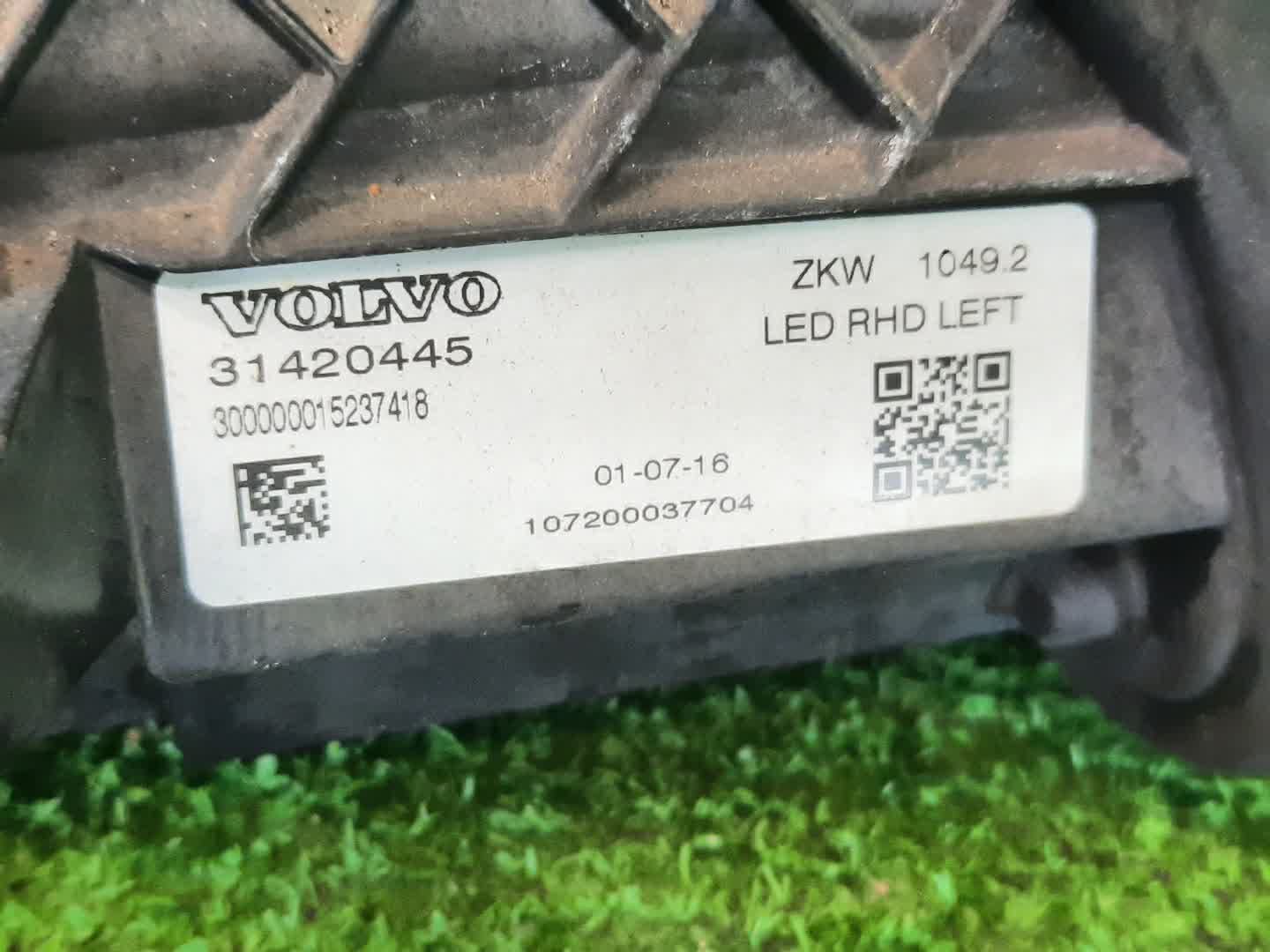 Фара левая передняя VOLVO V40 MZ63, MV, MV48 3 ракурс Фара левая передняя VOLVO V40 MZ63, MV, MV48 3 ракурс