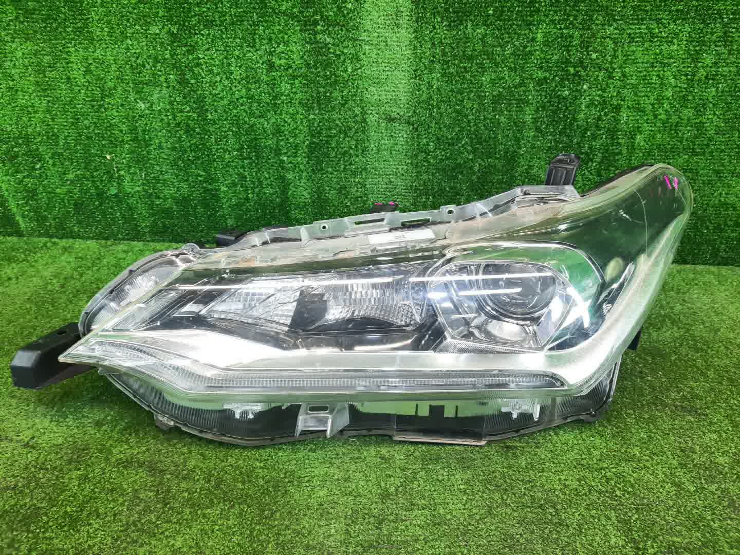 Фара левая передняя TOYOTA COROLLA FIELDER, COROLLA  AXIO ZRE162G, NZE164G, NZE161G, NKE165G, NRE161G, NZE161, NZE164, NRE161, NKE165, ZRE162, NRE160 1 ракурс