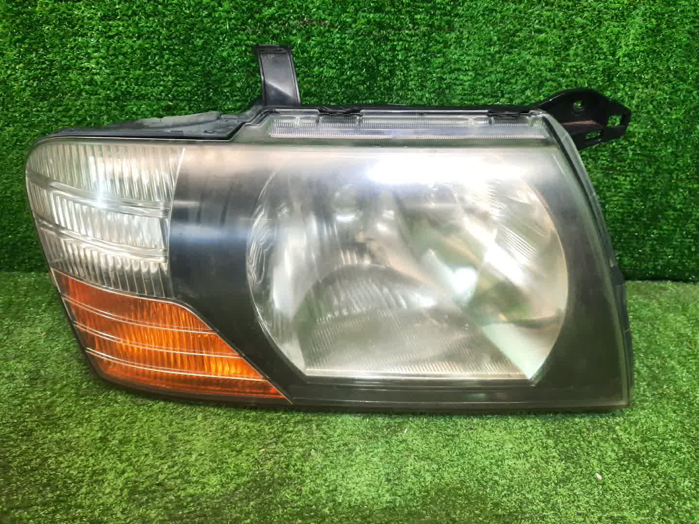 Фара правая передняя MITSUBISHI PAJERO V75W, V65W, V78W, V73W, V77W, V63W, V68W 1 ракурс