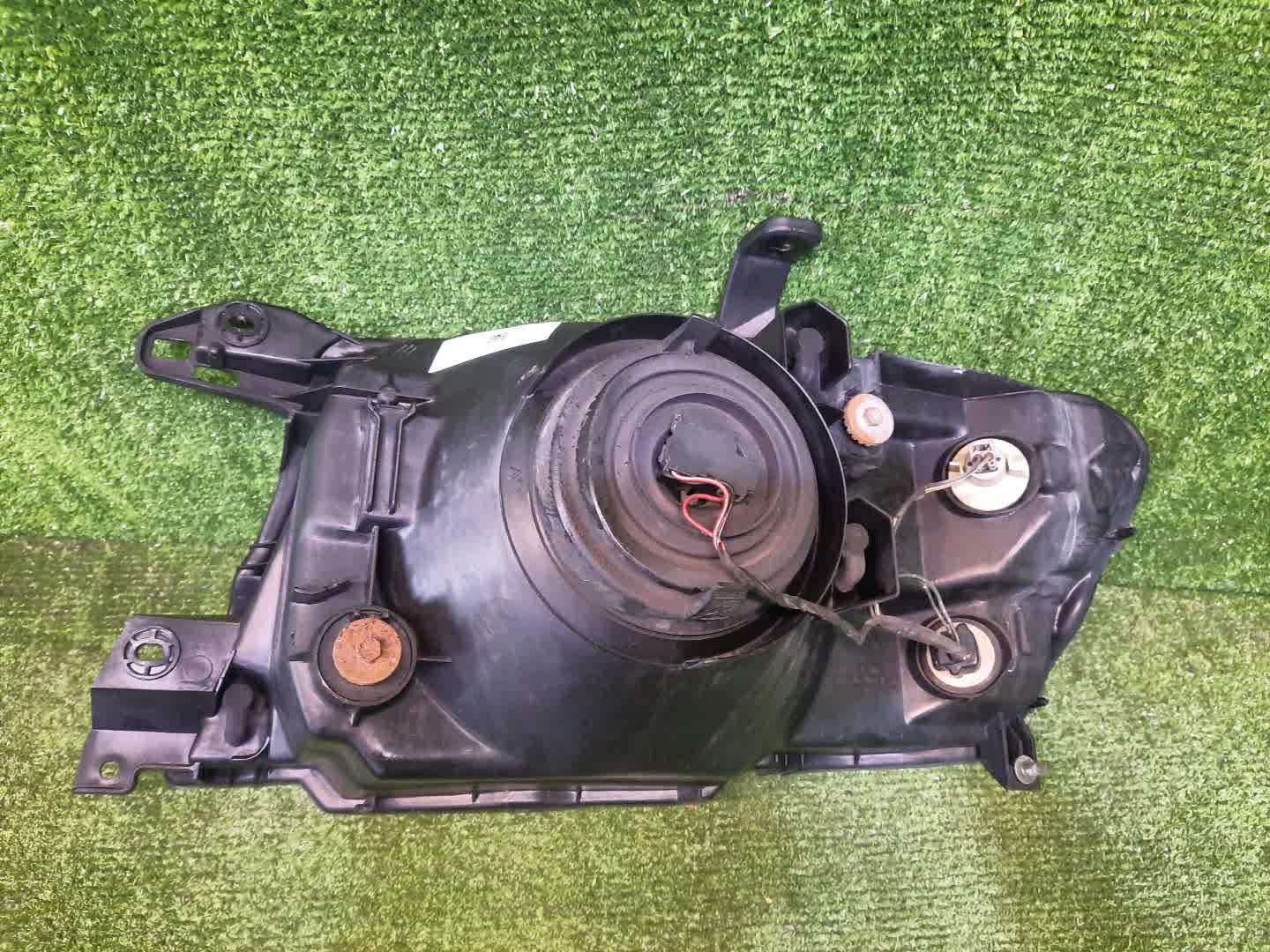 Фара правая передняя MITSUBISHI PAJERO V75W, V65W, V78W, V73W, V77W, V63W, V68W 2 ракурс