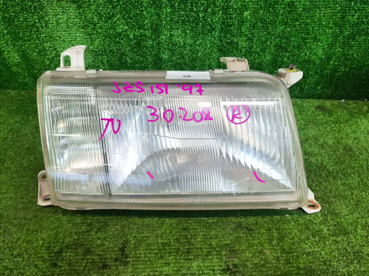 Фара правая передняя TOYOTA CROWN JZS151, JZS155, GS151, LS151, JZS157, JZS153 1 ракурс Фара правая передняя TOYOTA CROWN JZS151, JZS155, GS151, LS151, JZS157, JZS153 1 ракурс