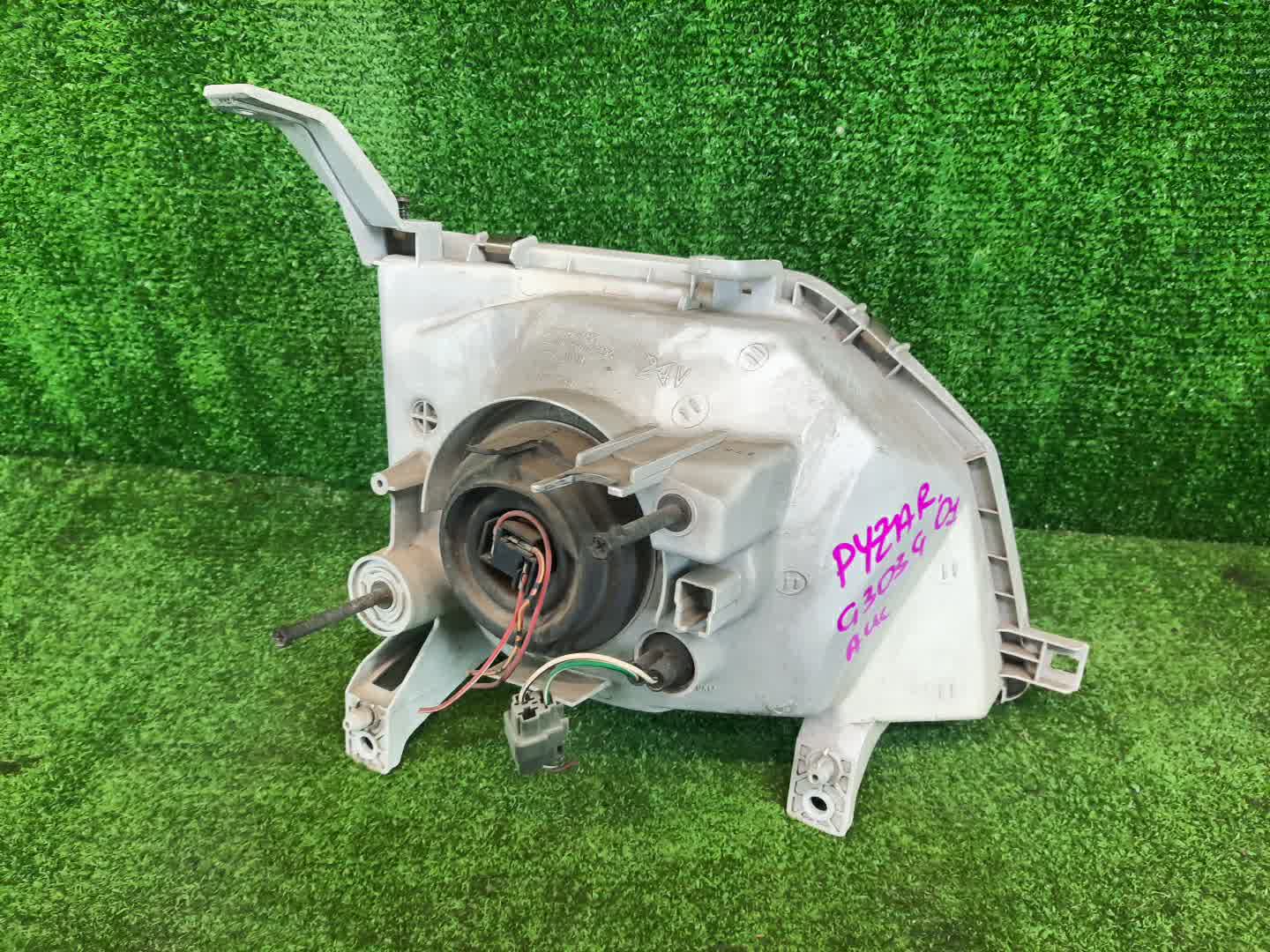Фара левая передняя DAIHATSU PYZAR G301G 2 ракурс
