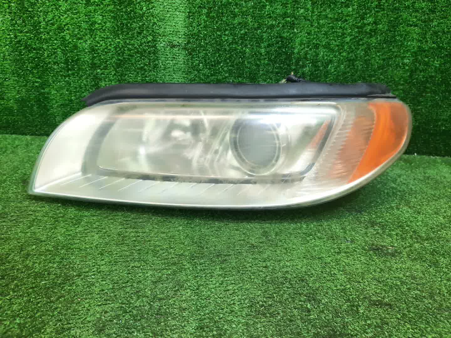 Фара левая передняя  VOLVO XC70, V70, S80 BZ52, BZ88, BZ80, BZ69, BZ87, BZ70, BZ82, BZ83, BZ90, BZ95, BZ, BZ81, BZ73, BW60, BW47, BW40, BW90, BW69, BW71, BW98, BW56, BW48, AS60, AS98, AS90, AS95, AS40, AS70, AS 1 ракурс