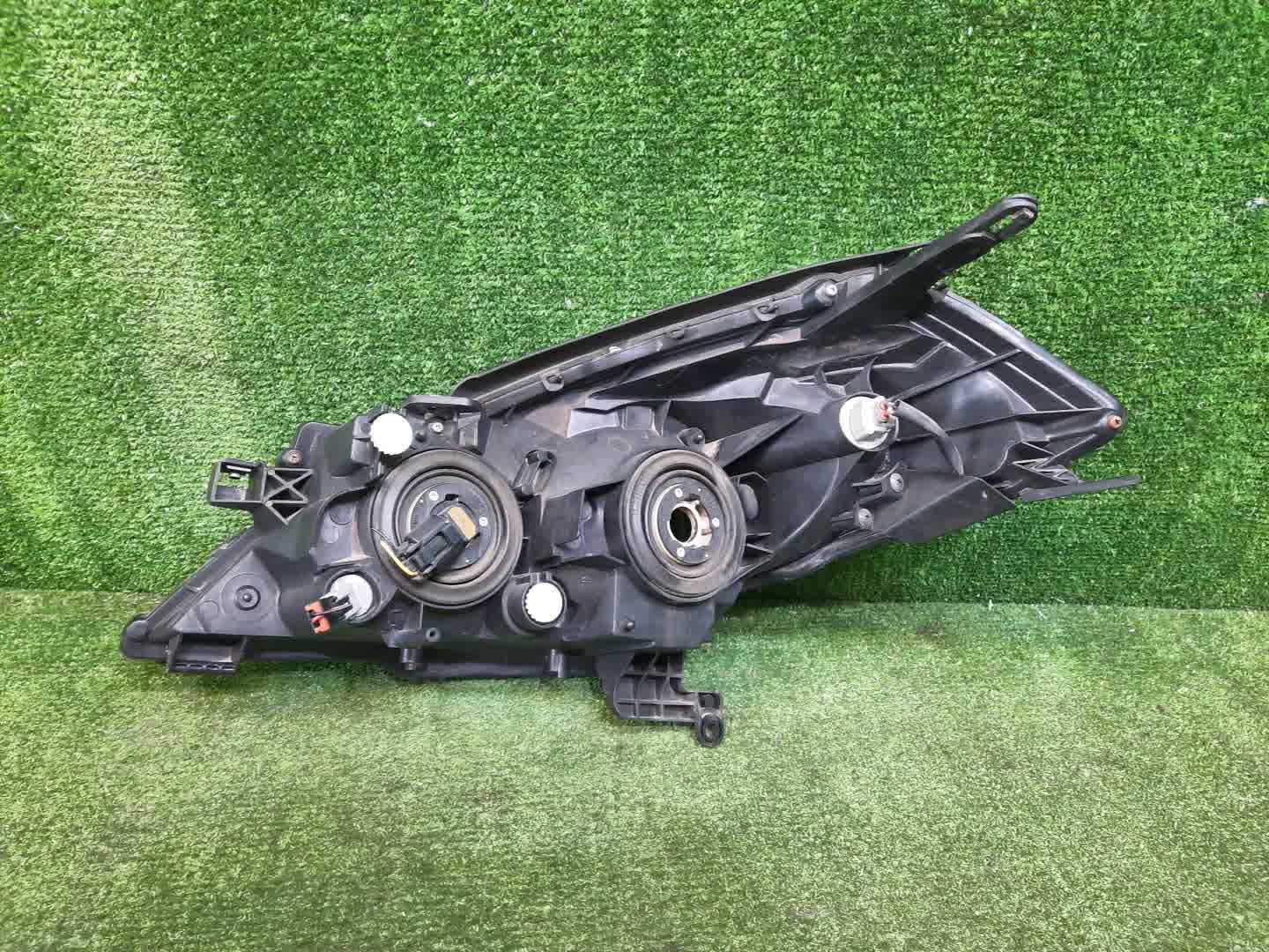 Фара правая передняя NISSAN WINGROAD Y11 2 ракурс