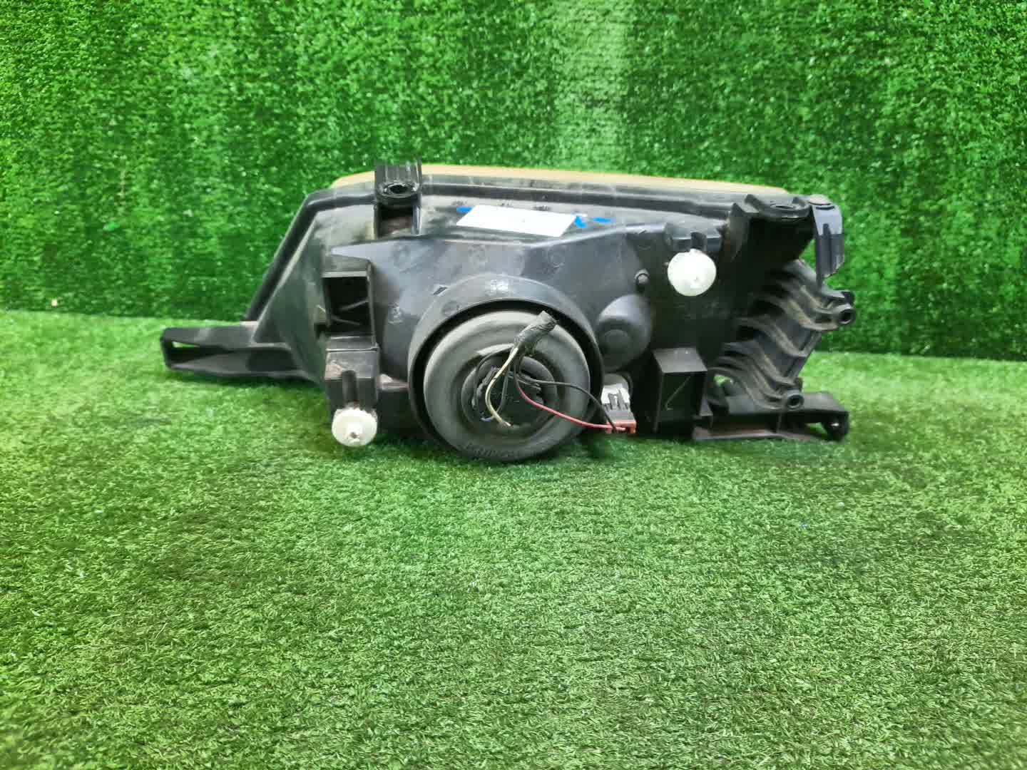 Фара правая передняя NISSAN FAMILIA, AD Y11 2 ракурс
