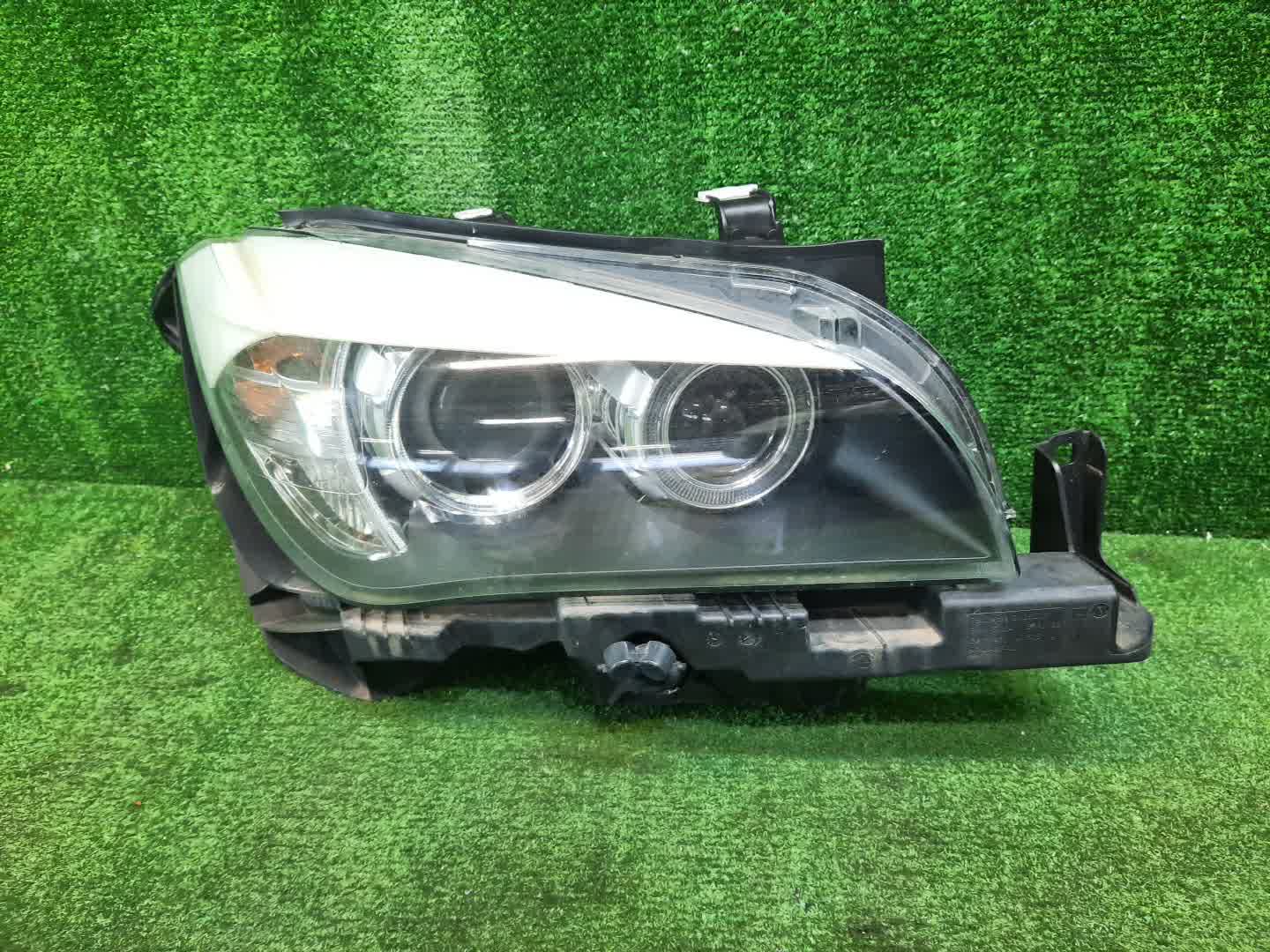 Фара правая передняя BMW X1 E84 1 ракурс