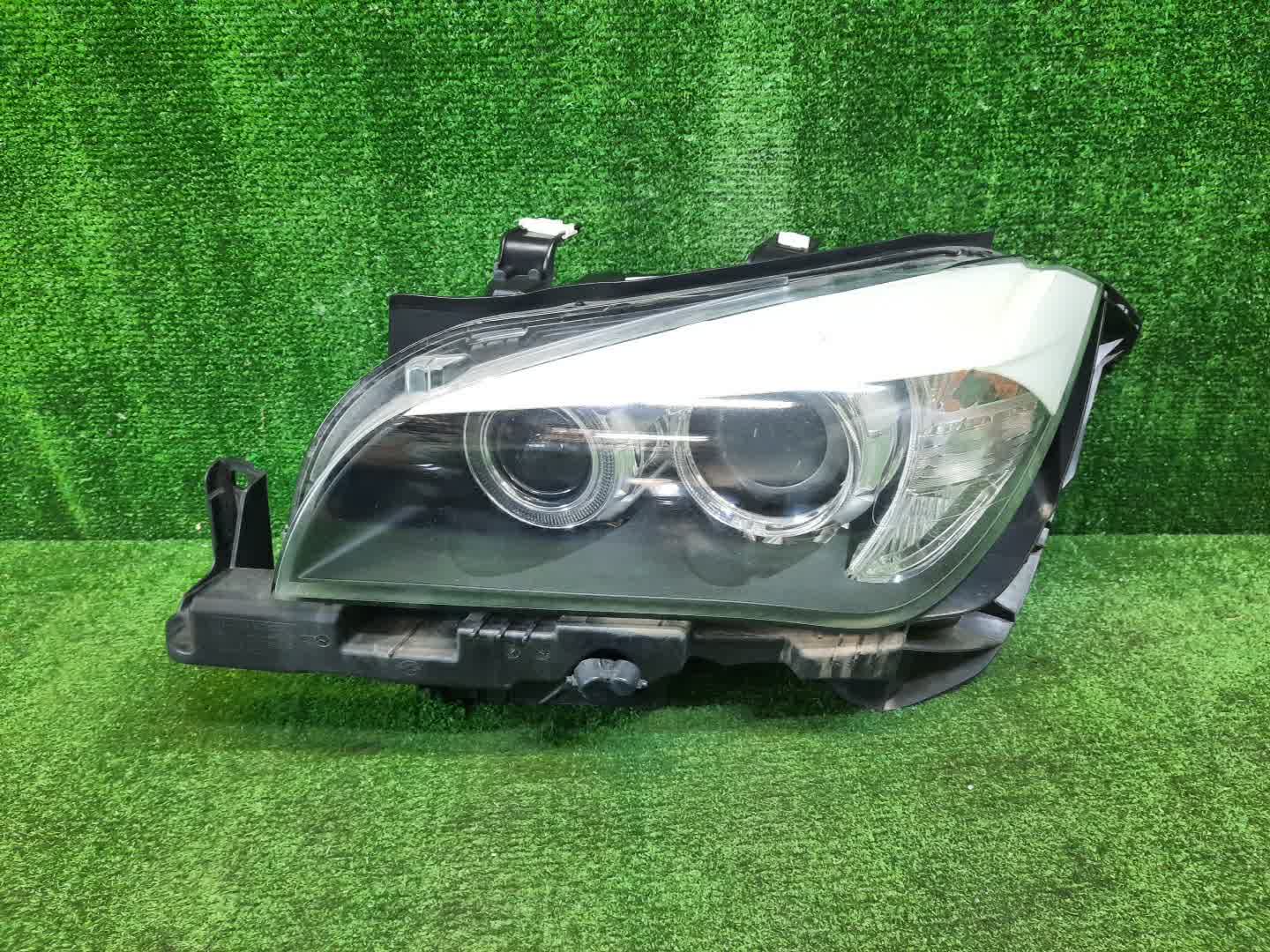 Фара левая передняя BMW X1 E84 1 ракурс