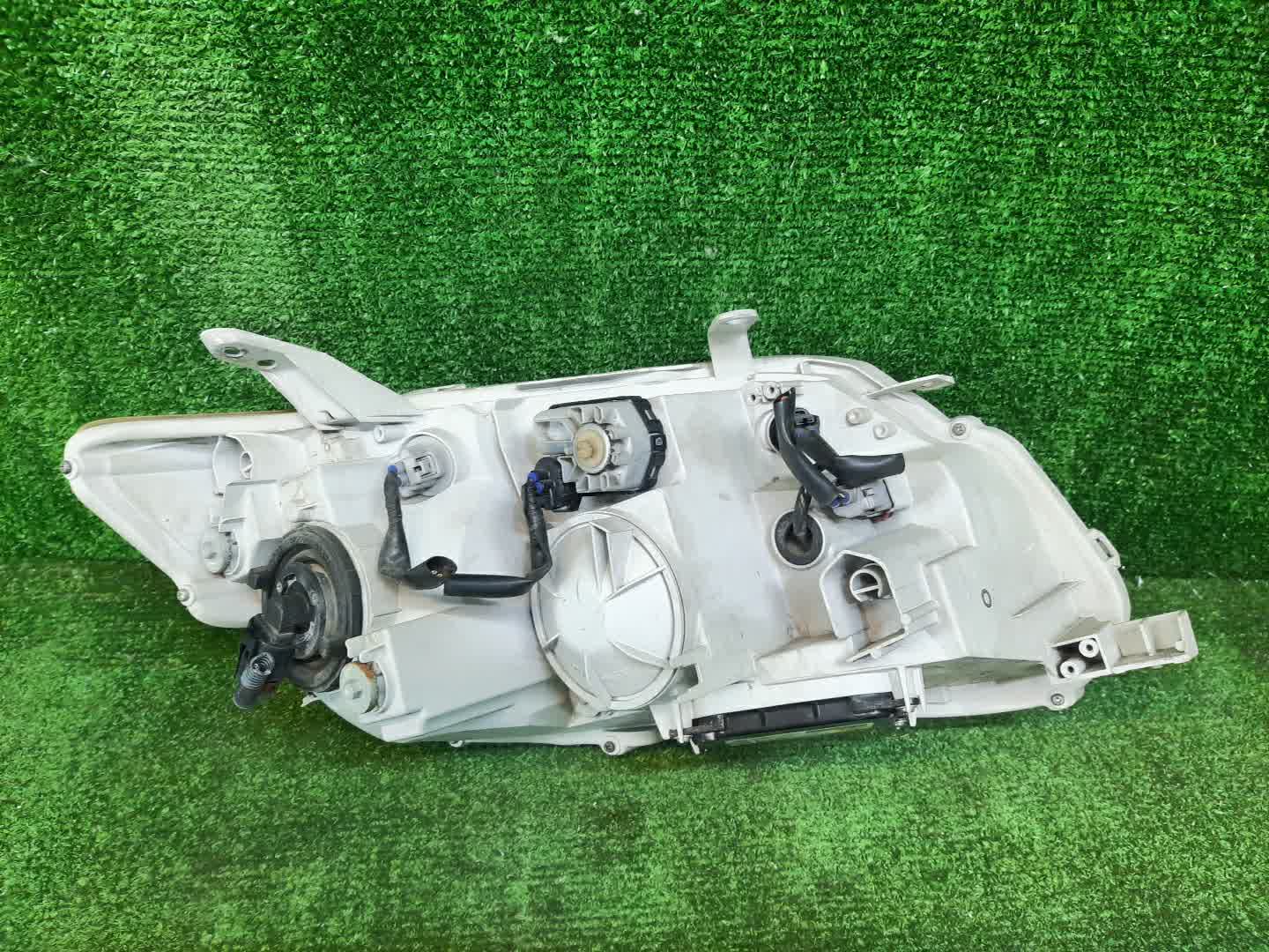 Фара левая передняя TOYOTA AXIO, COROLLA FIELDER, COROLLA  AXIO, FIELDER NZE141, NZE144, ZRE142, ZRE144, ZRE144G, ZRE142G, NZE144G, NZE141G 3 ракурс