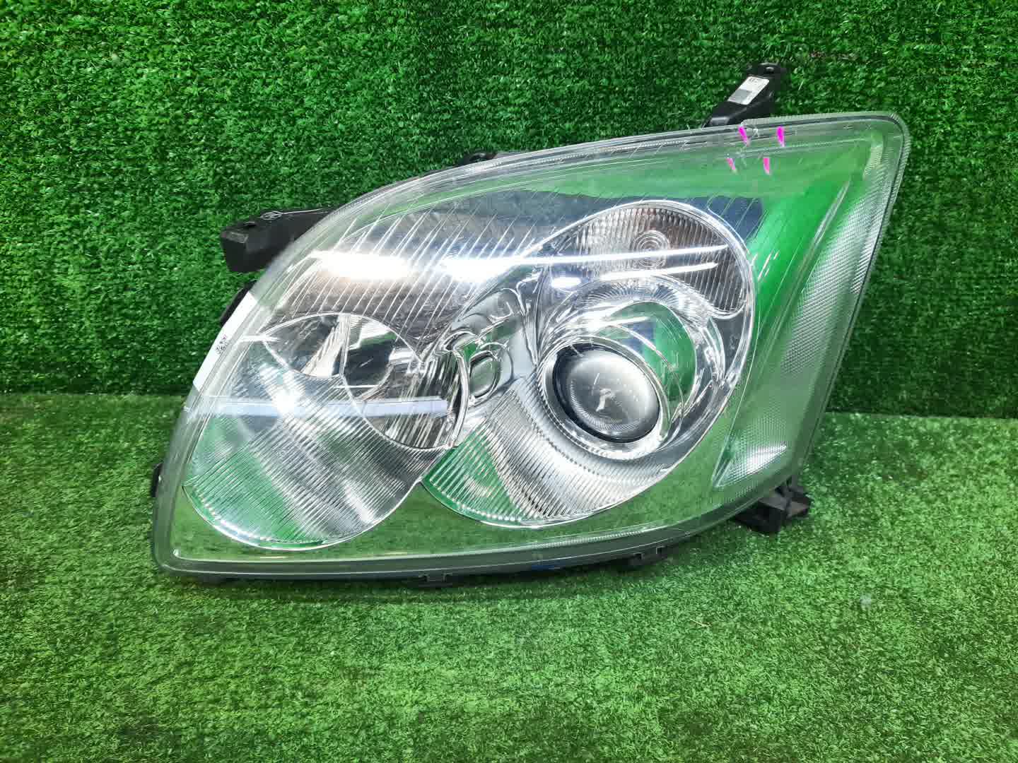 Фара левая передняя TOYOTA AVENSIS ZZT251, AZT250, AZT255, AZT251 1 ракурс