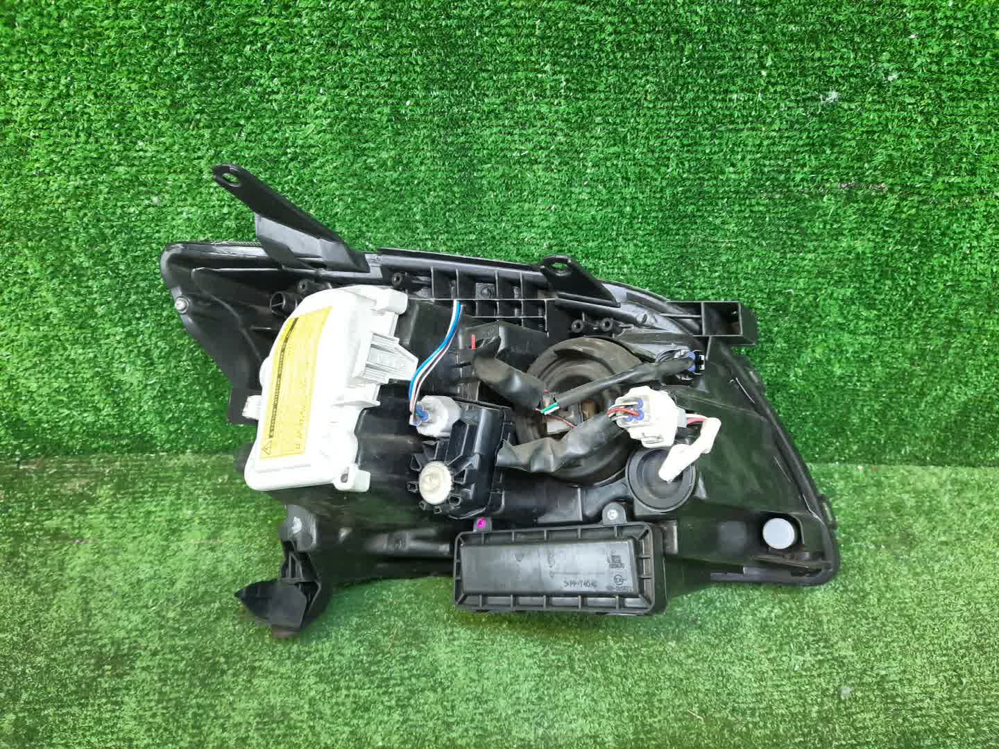 Фара левая передняя TOYOTA AVENSIS ZZT251, AZT250, AZT255, AZT251 3 ракурс
