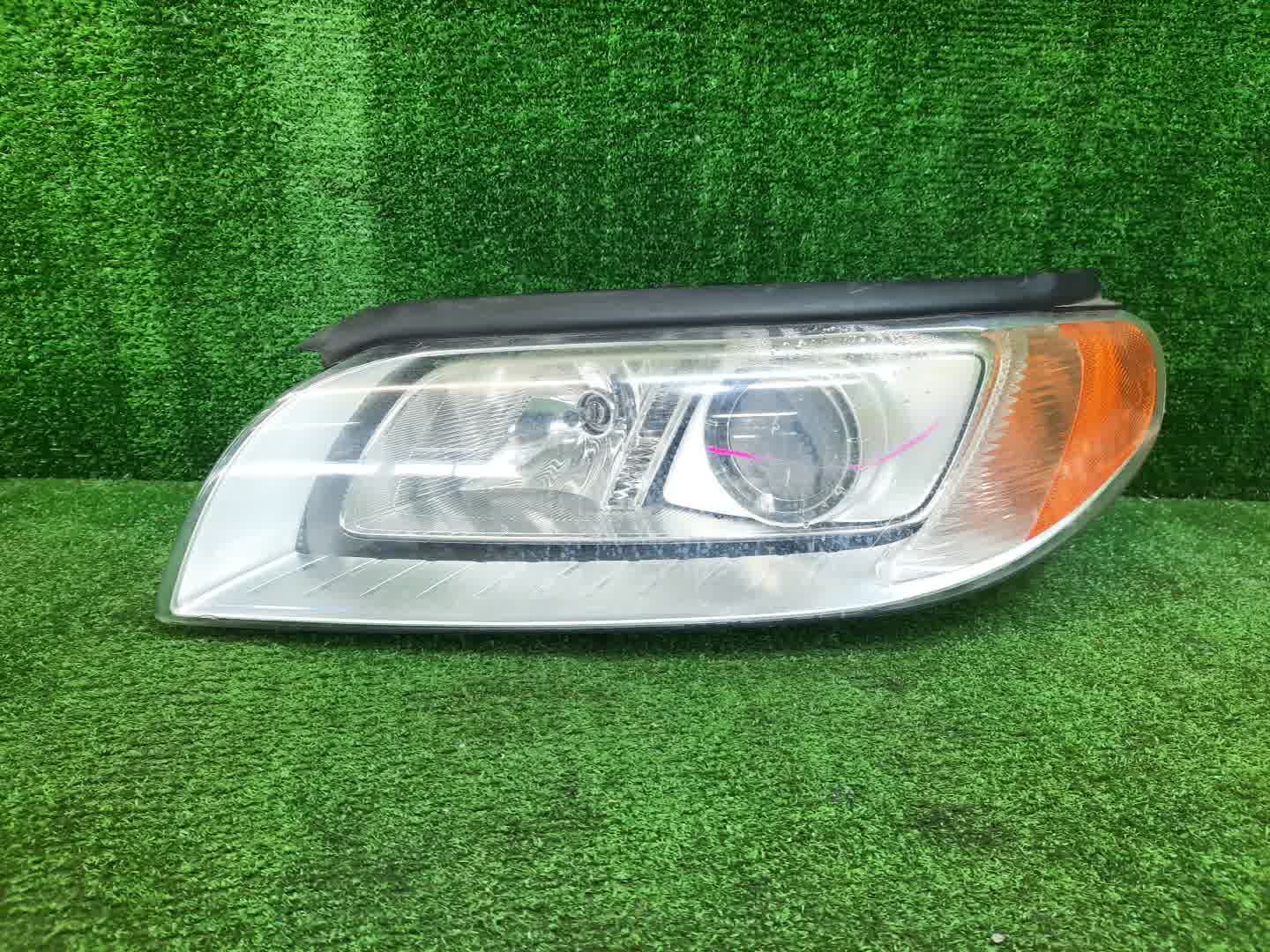 Фара левая передняя VOLVO V70 SW58 1 ракурс