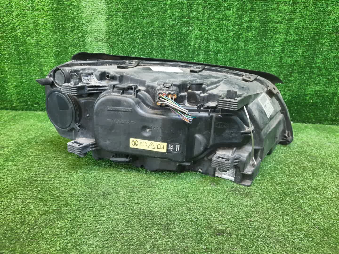 Фара левая передняя VOLVO V70 SW58 3 ракурс