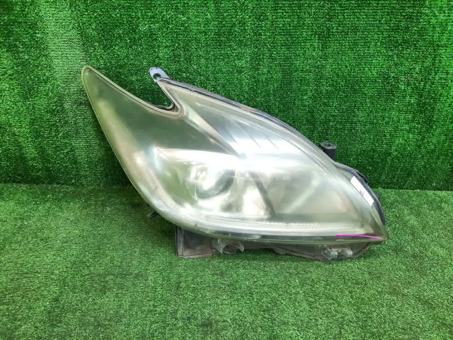 Фара правая передняя TOYOTA PRIUS ZVW30 1 ракурс