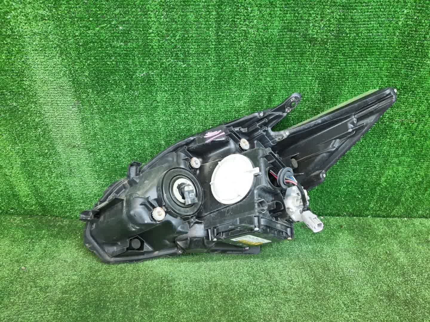Фара правая передняя TOYOTA PRIUS ZVW30 4 ракурс