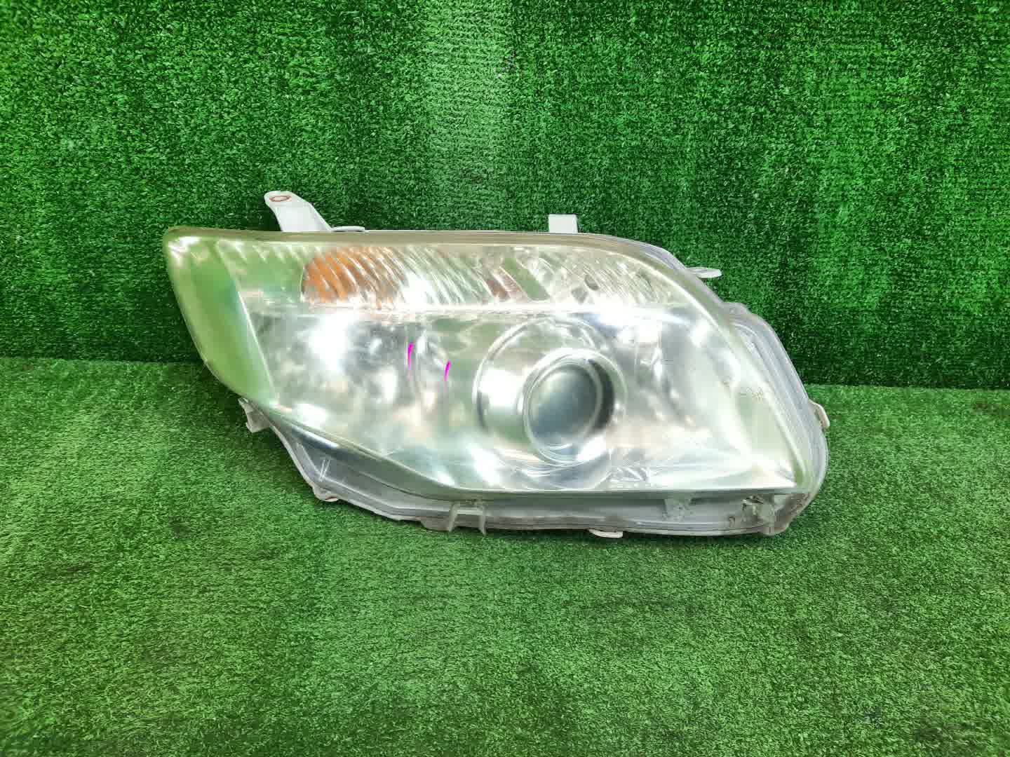 Фара правая передняя TOYOTA AXIO, COROLLA FIELDER, COROLLA  AXIO, FIELDER NZE141, NZE144, ZRE142, ZRE144, ZRE144G, ZRE142G, NZE144G, NZE141G 1 ракурс