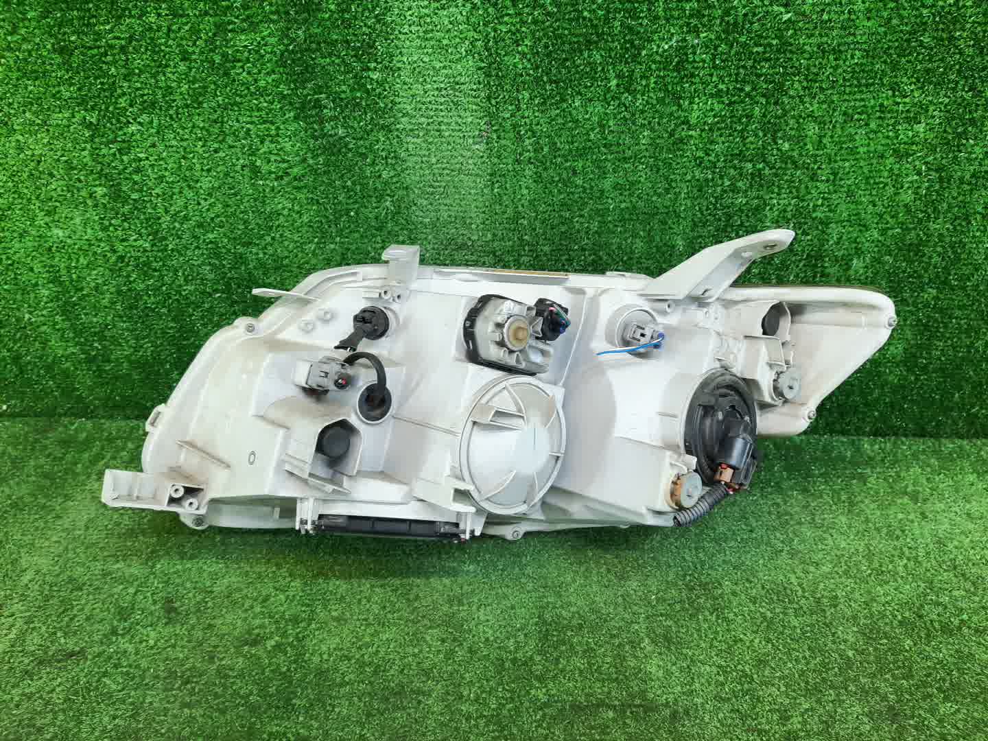 Фара правая передняя TOYOTA AXIO, COROLLA FIELDER, COROLLA  AXIO, FIELDER NZE141, NZE144, ZRE142, ZRE144, ZRE144G, ZRE142G, NZE144G, NZE141G 3 ракурс