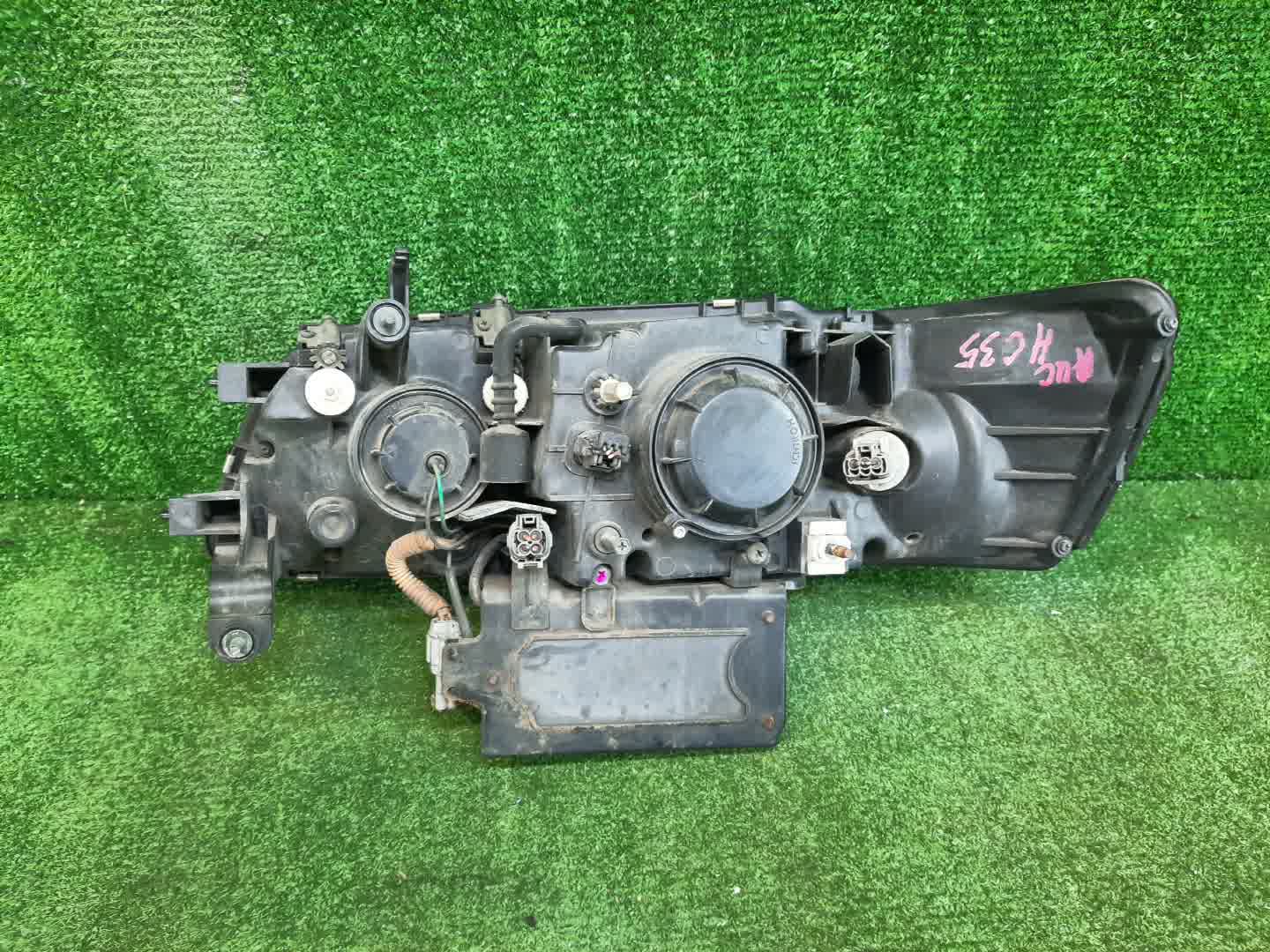 Фара правая передняя NISSAN LAUREL HC35, GNC35, GC35 3 ракурс