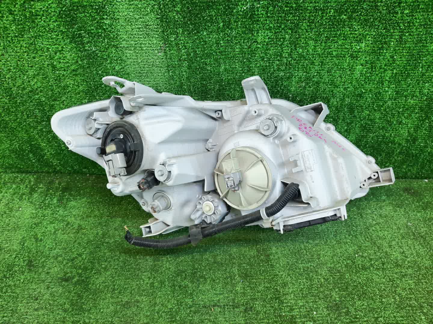 Фара левая передняя TOYOTA PREMIO ZRT265, ZRT260, NZT260, ZRT261 3 ракурс