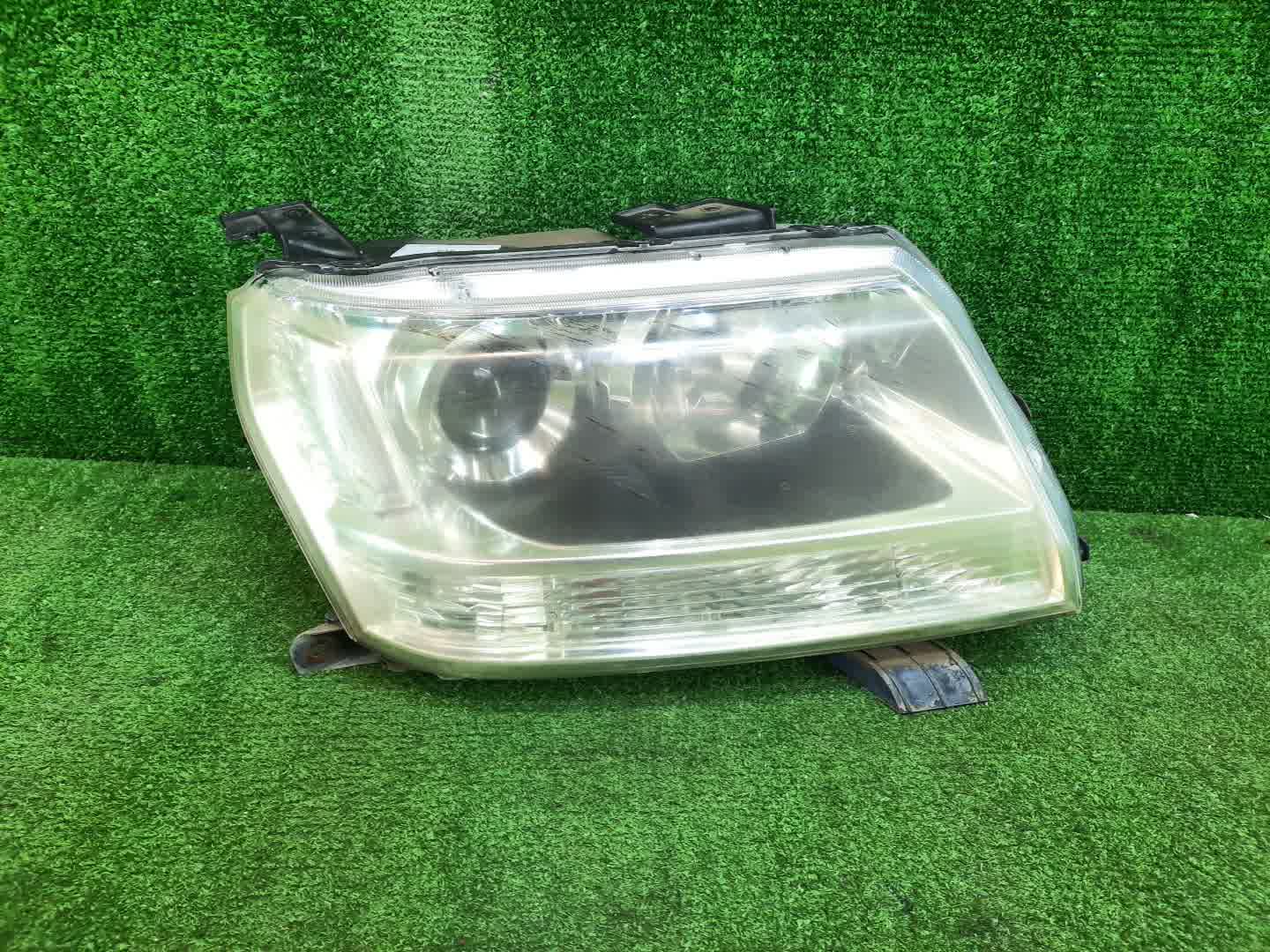 Фара правая передняя SUZUKI ESCUDO, GRAND VITARA TDB4W, TD94W, TD54W, TDA4W, TDB4, TE94, TD54, JT 1 ракурс