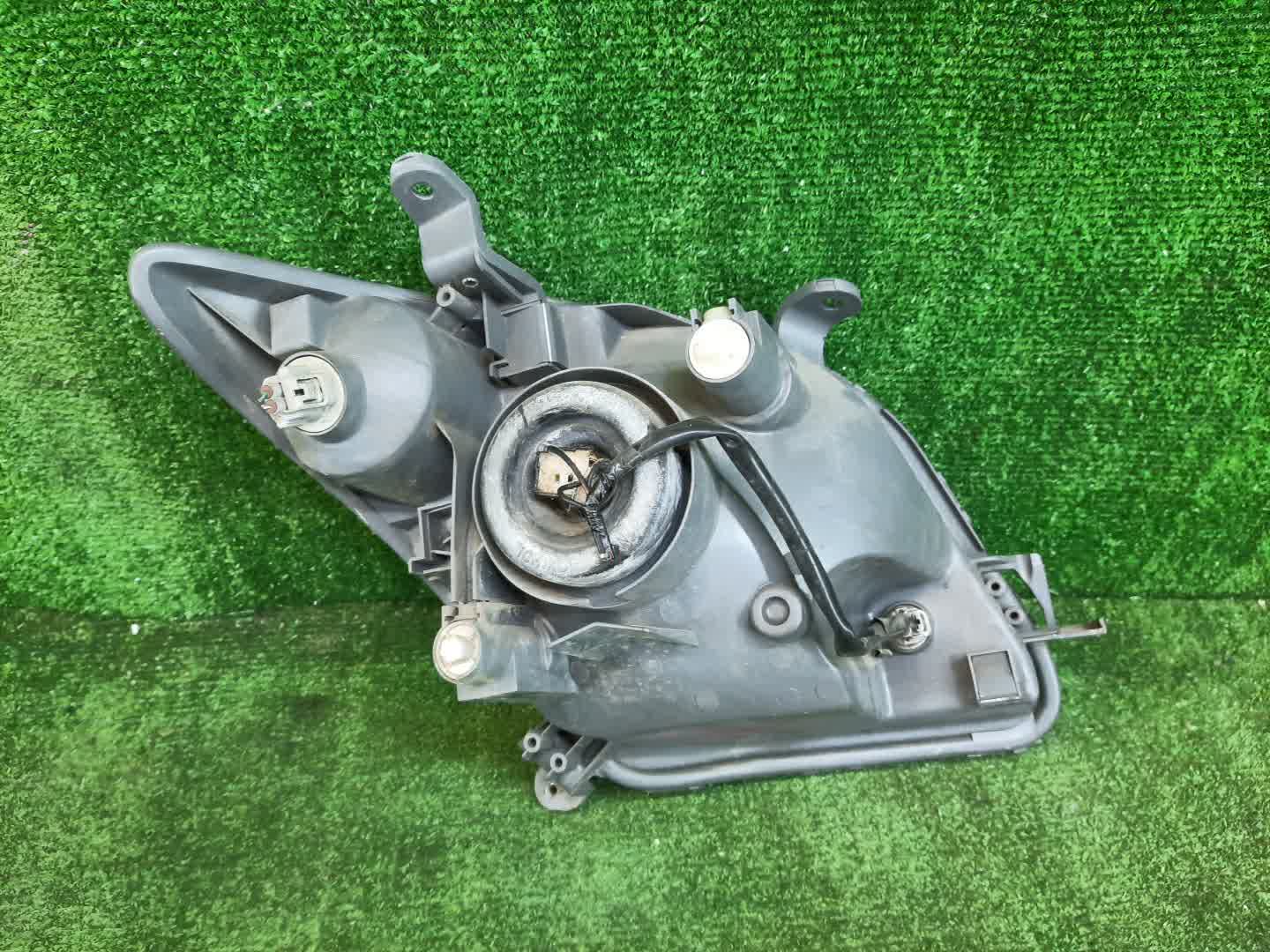 Фара левая передняя TOYOTA IST NCP60, NCP65, NCP61 3 ракурс
