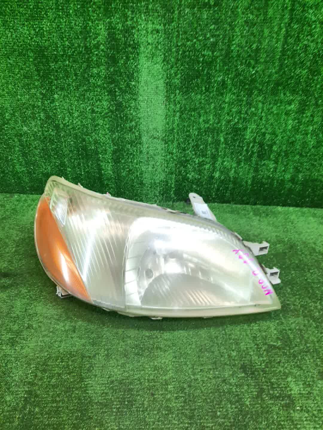 Фара правая передняя TOYOTA PLATZ NCP12, SCP11, NCP16 1 ракурс