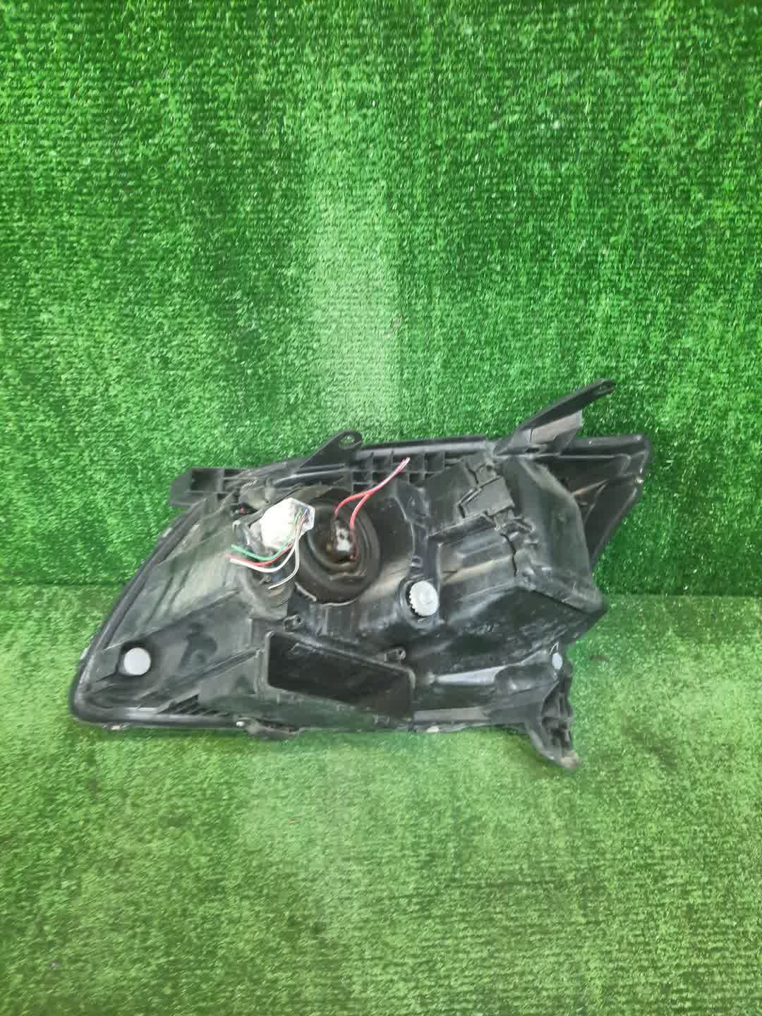 Фара правая передняя TOYOTA AVENSIS ZZT251, AZT250, AZT255, AZT251 3 ракурс